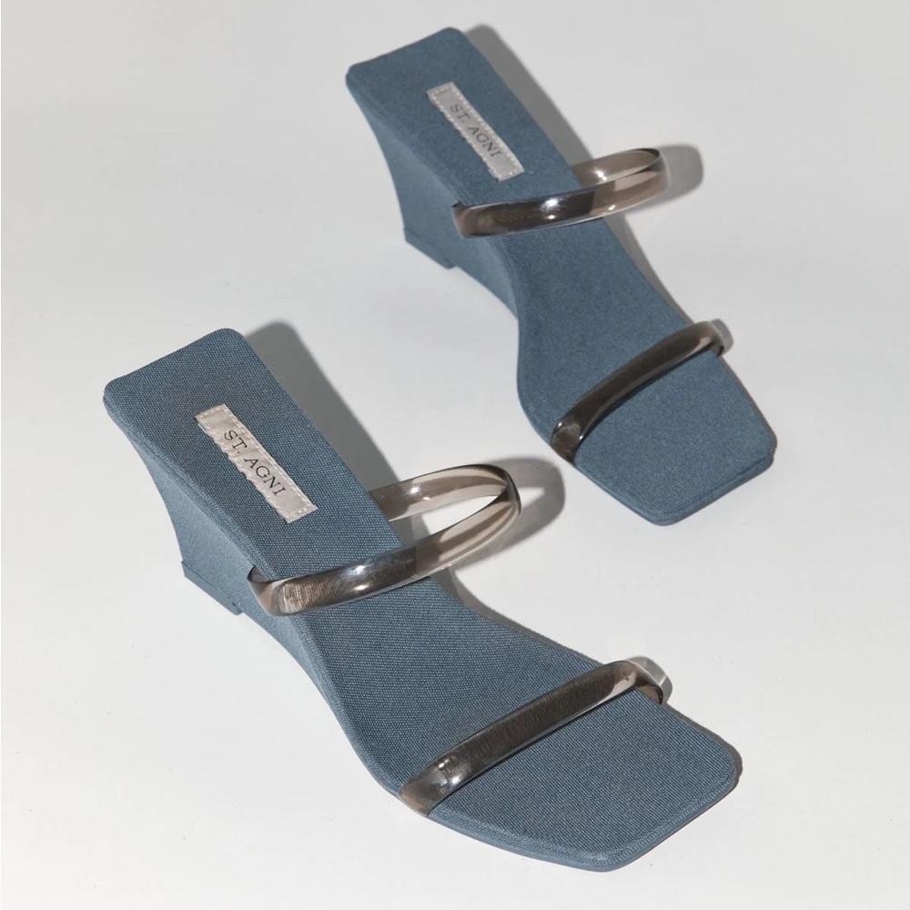 ST. AGNI Transparent Wedge in Slate